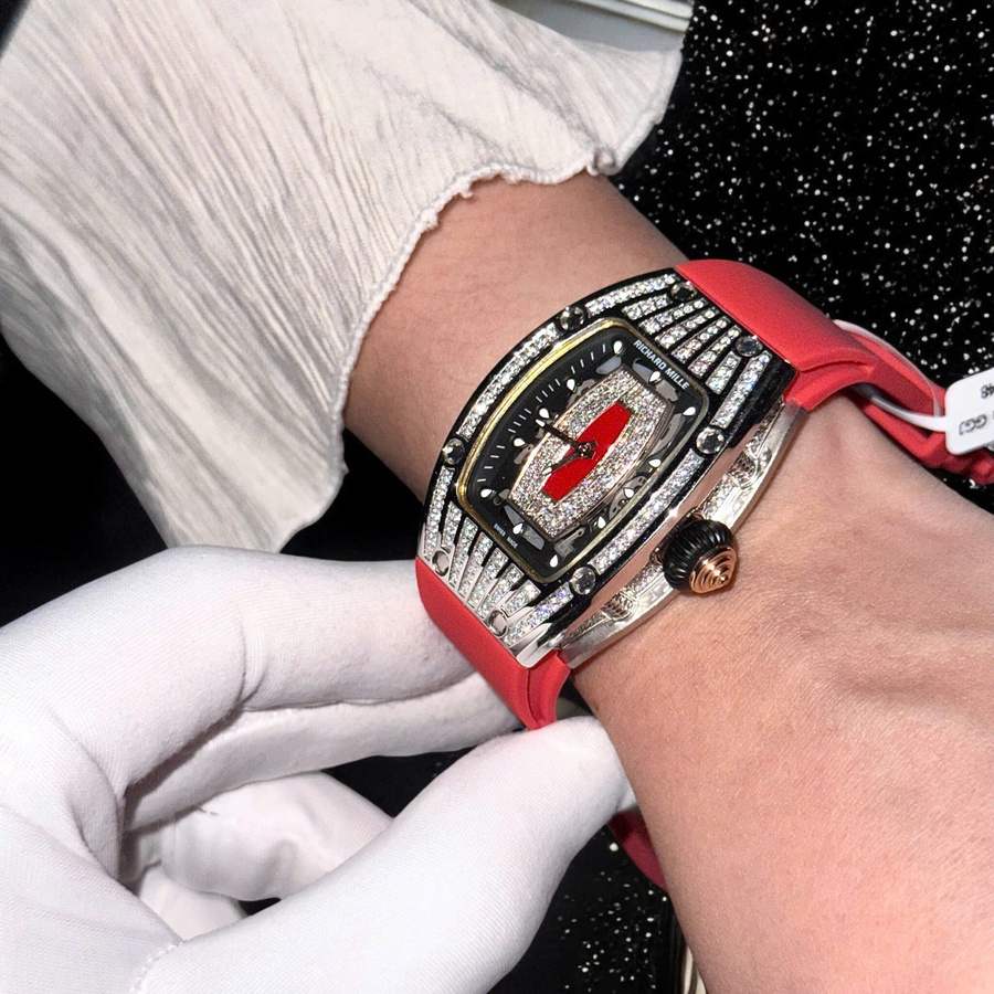Fashionable Imitation Richard Mille RM 07-01 Red Lip Medium Diamond Set Crafting Moissanite — image 4
