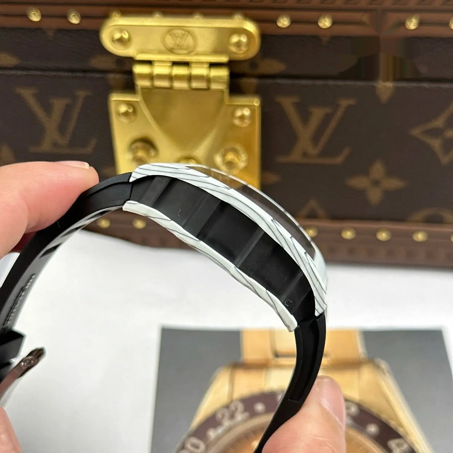 Luxurious Imitation Richard Mille RM 35-01 Rafael Nadal Carbon TPT ZF V3 49.94mm X 44.5mm — image 9