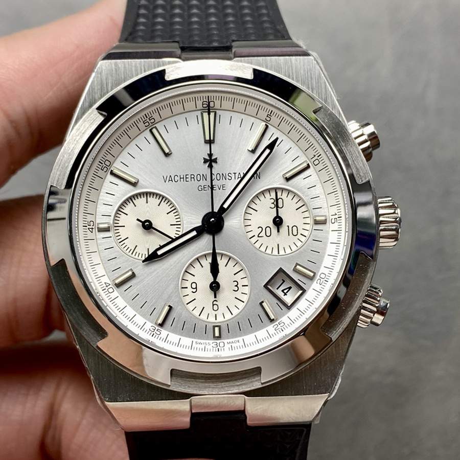Luxury-inspired Replica Vacheron Constantin Overseas 5500V Chronograph Silver Dial Black Rubber Strap 42.5mm — image 4