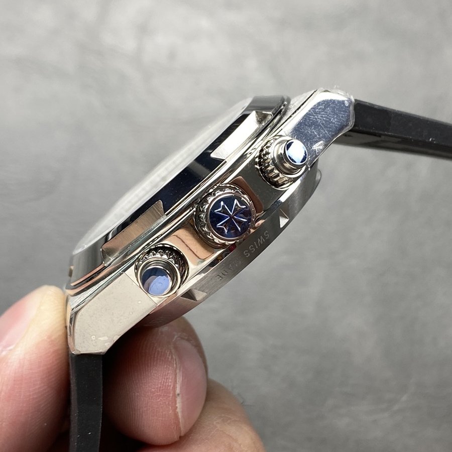 Luxury-inspired Replica Vacheron Constantin Overseas 5500V Chronograph Silver Dial Black Rubber Strap 42.5mm — image 5